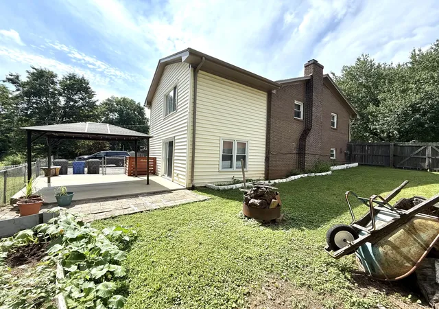 Photo 3 of Single family home for sale at 450 Osprey Cir, Lexington, KY 40503 | MLS# 26020590 | Listing updated on 2026-08-01