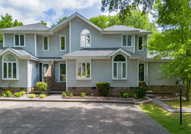 Photo 2 of Sale Pending at 914 Stonebrook Dr, Paducah, KY 42003 | MLS# 26020584 | Listing updated on 2026-08-20