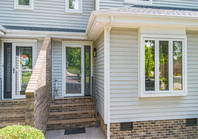 Photo 3 of Sale Pending at 914 Stonebrook Dr, Paducah, KY 42003 | MLS# 26020584 | Listing updated on 2026-08-20