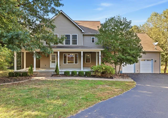 Single family home for sale at 275 Jeano Cir, Paducah, KY 42003 | MLS# 26029881