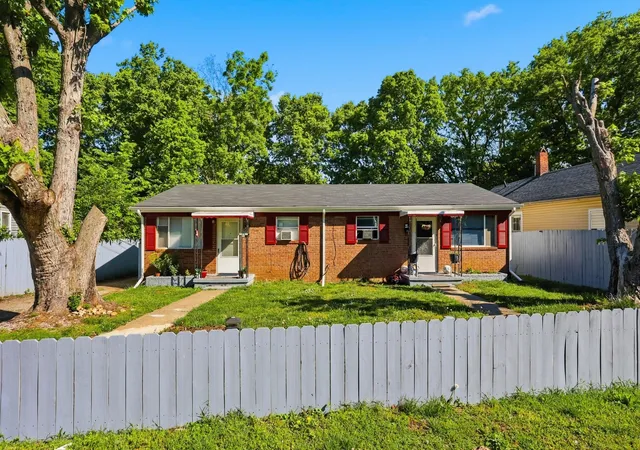 Photo 1 of Multi family home for sale at 415 417 Oak St, Lexington, KY 40508 | MLS# 26020678 | Listing updated on 2026-08-02