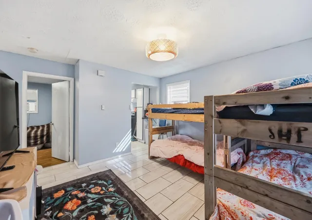 Listing Photo 3 - Condo for sale in building located at 415-417 Oak St, Lexington, KY 40508