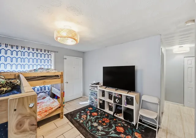 Listing Photo 4 - Condo for sale in building located at 415-417 Oak St, Lexington, KY 40508