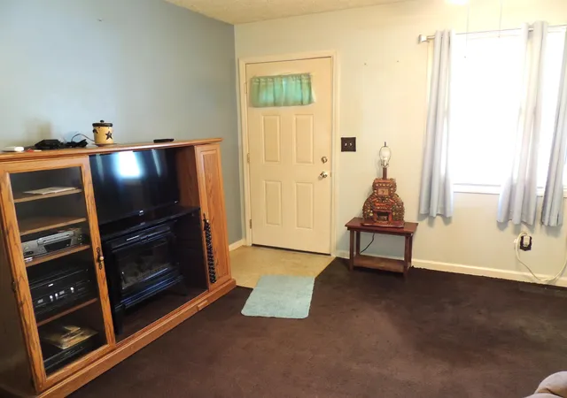 Photo 3 of Single family home for sale at 2782 Cardwell Ln, Frankfort, KY 40601 | MLS# 26020535 | Listing updated on 2026-09-22