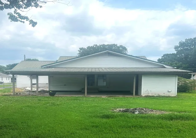 Photo 2 of Single family home for sale at 709 Milliken Rd, Paducah, KY 42003 | MLS# 26021048 | Listing updated on 2026-09-04