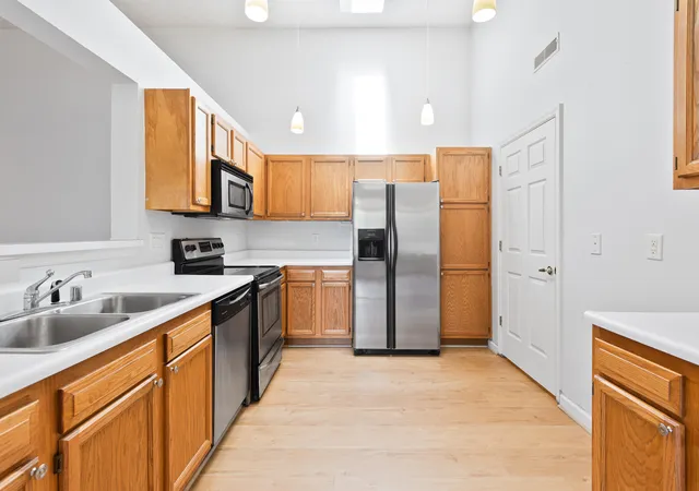 Listing Photo 5 - Condo for sale in building located at 298 Deepwoods Dr, Highland Heights, KY 41076