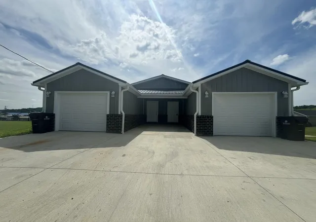 Photo 1 of Multi family home for sale at 314 Park Ave #A, Somerset, KY 42503 | MLS# 26020572 | Listing updated on 2026-08-01