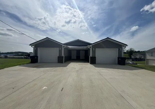 Photo 1 of Multi family home for sale at 314 Park Ave #B, Somerset, KY 42503 | MLS# 26020576 | Listing updated on 2026-08-01