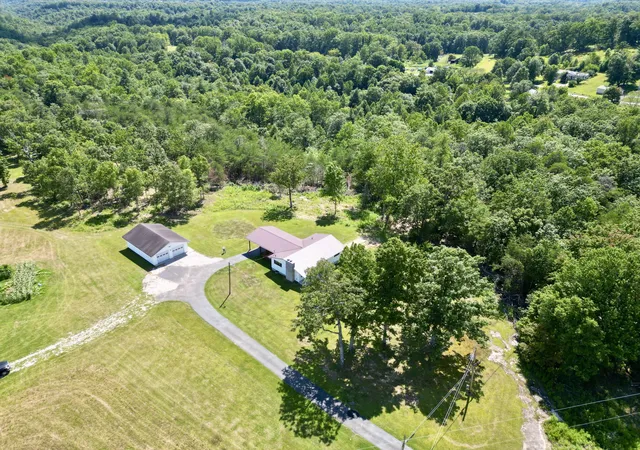 Photo 1 of Single family home for sale at 6897 Highway 52, Beattyville, KY 41311 | MLS# 26020663 | Listing updated on 2026-08-28