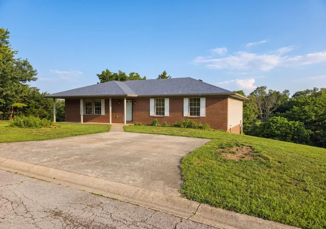 Photo 1 of Single family home for sale at 1317 Twin Brk Dr, Berea, KY 40403 | MLS# 26020598 | Listing updated on 2026-08-24