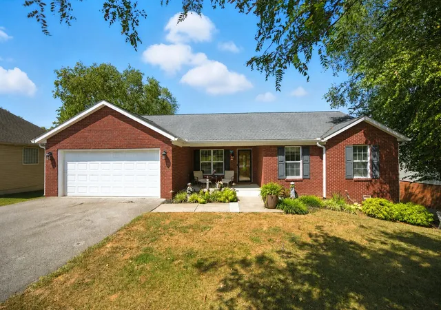 Photo 1 of Single family home for sale at 1166 Devane Ln, Frankfort, KY 40601 | MLS# 26020624 | Listing updated on 2026-08-24