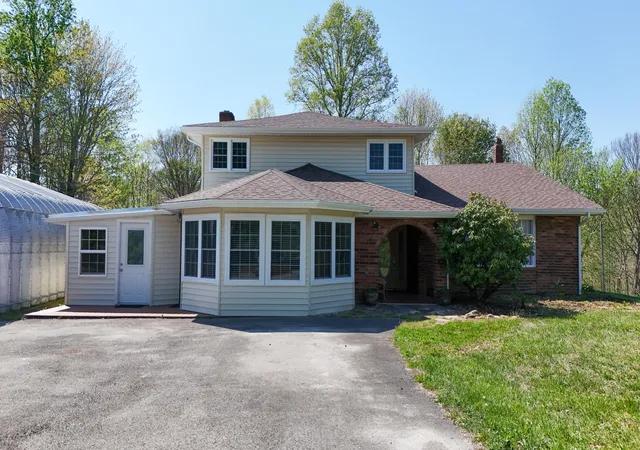 Photo 4 of Single family home for sale at 3601 Beech Grv Rd, Science Hill, KY 42553 | MLS# 26020602 | Listing updated on 2026-08-03