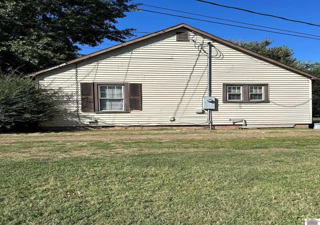 Photo 2 of Single family home for sale at 307 Wright St, Mayfield, KY 42066 | MLS# 26021877 | Listing updated on 2026-08-22