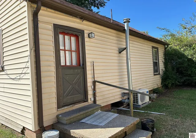 Photo 3 of Single family home for sale at 307 Wright St, Mayfield, KY 42066 | MLS# 26021877 | Listing updated on 2026-08-22