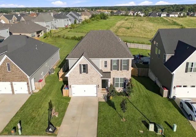 Photo 3 of Single family home for sale at 201 Blue Ridge Dr, Nicholasville, KY 40356 | MLS# 26020677 | Listing updated on 2026-09-16
