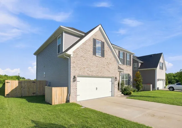 Photo 3 of Single family home for sale at 201 Blue Ridge Dr, Nicholasville, KY 40356 | MLS# 26020677 | Listing updated on 2026-09-16