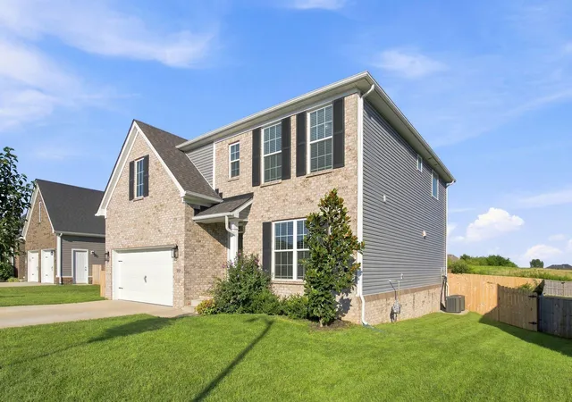 Photo 4 of Single family home for sale at 201 Blue Ridge Dr, Nicholasville, KY 40356 | MLS# 26020677 | Listing updated on 2026-09-16