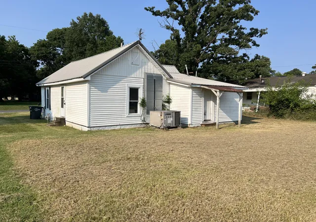 Photo 4 of Sale Pending at 2032 Center St, Paducah, KY 42003 | MLS# 26020625 | Listing updated on 2026-10-03