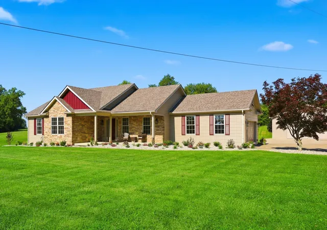Photo 2 of Single family home for sale at 830 Charlie Norris Rd, Richmond, KY 40475 | MLS# 26020629 | Listing updated on 2026-09-14