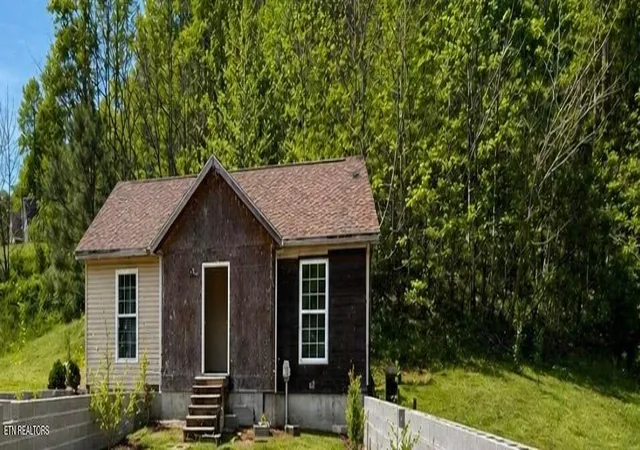 Photo 1 of Single family home for sale at 630 Country Ests Rd, Baxter, KY 40806 | MLS# 26020635 | Listing updated on 2026-08-01