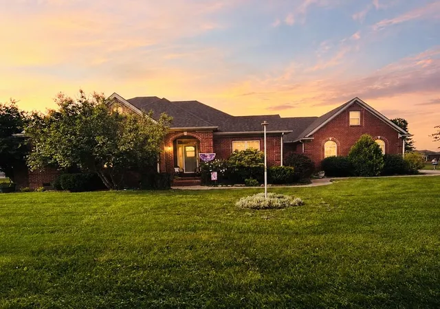 Photo 1 of Sale Pending at 325 Elmsleigh Dr, Berea, KY 40403 | MLS# 26020652 | Listing updated on 2026-08-10