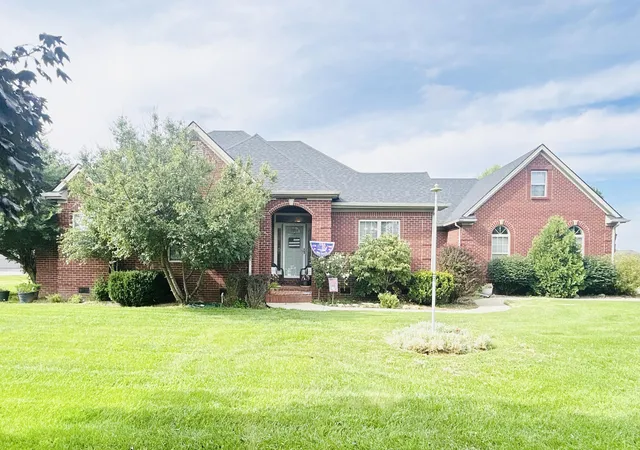 Photo 2 of Sale Pending at 325 Elmsleigh Dr, Berea, KY 40403 | MLS# 26020652 | Listing updated on 2026-08-10