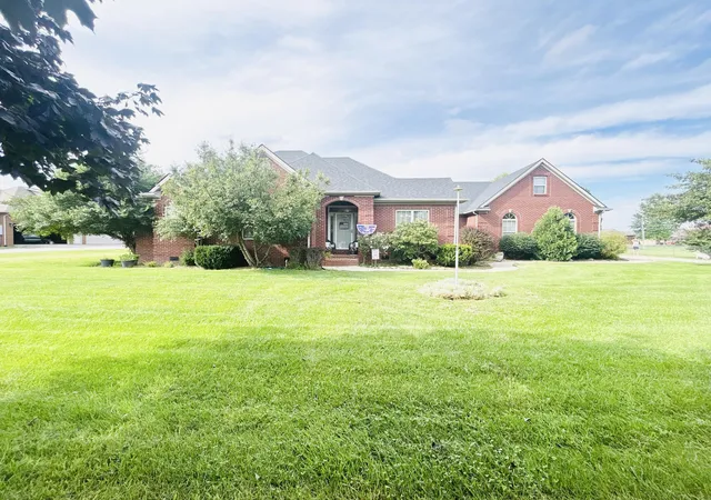 Photo 3 of Sale Pending at 325 Elmsleigh Dr, Berea, KY 40403 | MLS# 26020652 | Listing updated on 2026-08-10