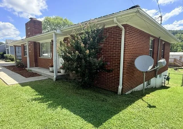 Photo 2 of Single family home for sale at 3038 Kentucky 5, Ashland, KY 41102 | MLS# 26020775 | Listing updated on 2026-09-03