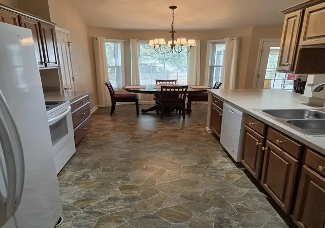 Photo 3 of Sale Pending at 416 Worthington Pl, Richmond, KY 40475 | MLS# 26021435 | Listing updated on 2026-09-04