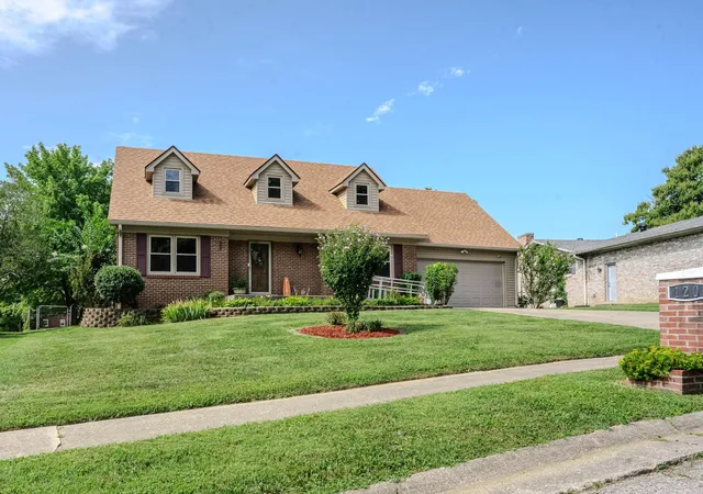 Photo 2 of Sale Pending at 120 Lindenwood Ln, Frankfort, KY 40601 | MLS# 26020694 | Listing updated on 2026-08-31