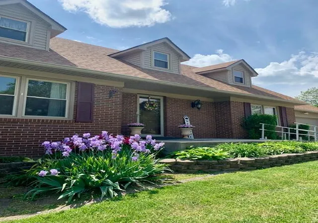 Photo 4 of Sale Pending at 120 Lindenwood Ln, Frankfort, KY 40601 | MLS# 26020694 | Listing updated on 2026-08-31