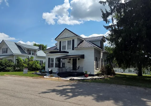 Photo 1 of Single family home for sale at 231 Mills Ave, Flemingsburg, KY 41041 | MLS# 26020666 | Listing updated on 2026-08-01
