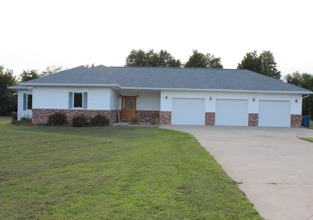 Photo 2 of Single family home for sale at 105 Cedar Crk Cv Cvs, Kevil, KY 42053 | MLS# 26020679 | Listing updated on 2026-08-22