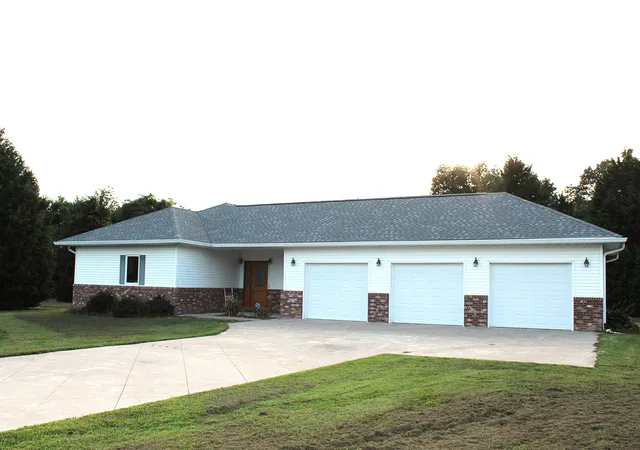 Photo 2 of Single family home for sale at 105 Cedar Crk Cv Cvs, Kevil, KY 42053 | MLS# 26020679 | Listing updated on 2026-08-22