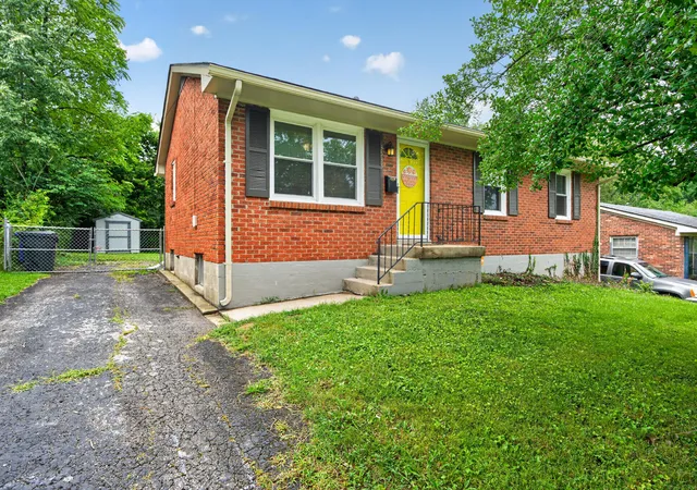 Photo 3 of Single family home for sale at 3533 King Arthur Dr, Lexington, KY 40517 | MLS# 26021341 | Listing updated on 2026-09-14