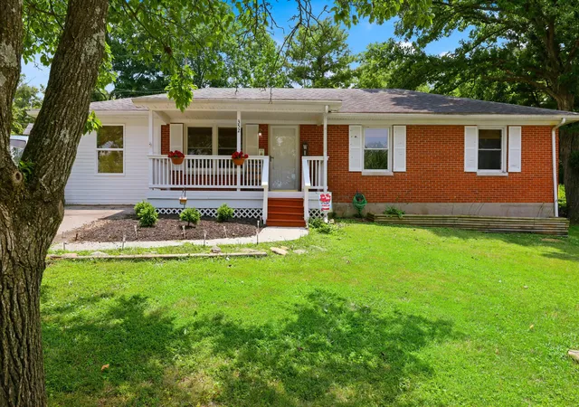 Photo 1 of Single family home for sale at 352 Ridgewood Dr, Versailles, KY 40383 | MLS# 26020686 | Listing updated on 2026-09-14