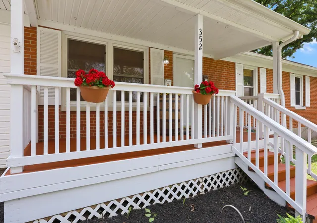 Photo 2 of Single family home for sale at 352 Ridgewood Dr, Versailles, KY 40383 | MLS# 26020686 | Listing updated on 2026-09-14