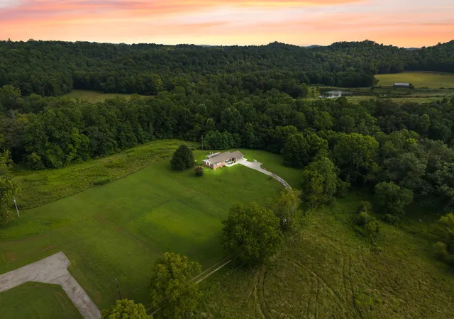 Photo 3 of Sale Pending at 315 Hieronymus Loop, Beattyville, KY 41311 | MLS# 26020765 | Listing updated on 2026-08-29