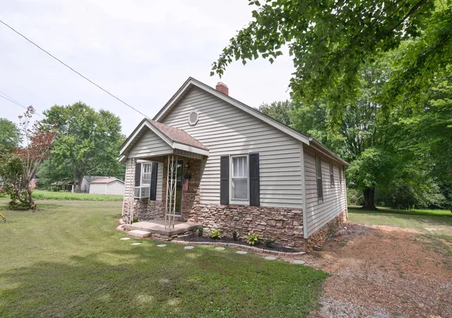 Photo 2 of Sale Pending at 1125 Depot St, Mayfield, KY 42066 | MLS# 26020705 | Listing updated on 2026-08-10
