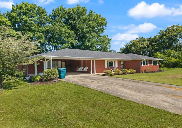 Photo 2 of Sale Pending at 210 Langdon Ave, Manchester, KY 40962 | MLS# 26020727 | Listing updated on 2026-08-13