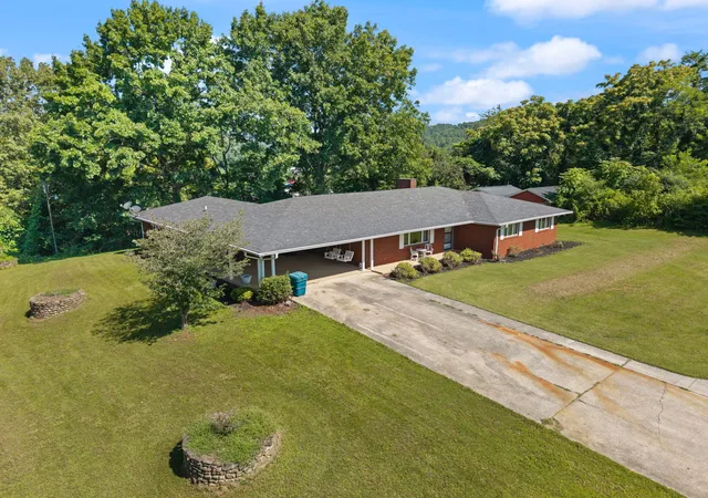 Photo 4 of Sale Pending at 210 Langdon Ave, Manchester, KY 40962 | MLS# 26020727 | Listing updated on 2026-08-13