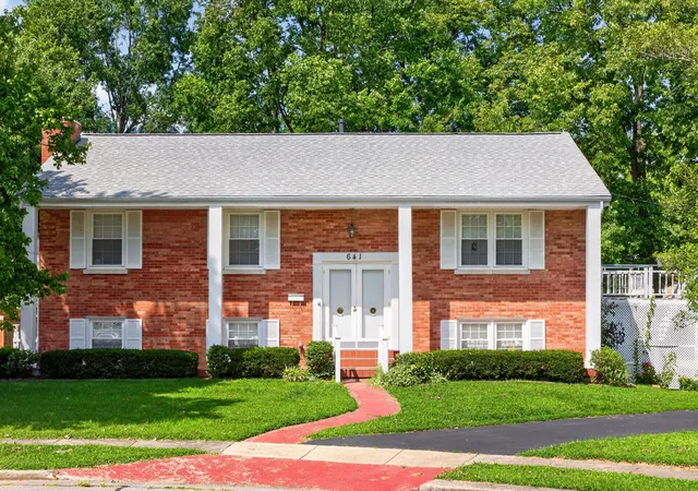Photo 2 of Single family home for sale at 641 Bellcastle Rd, Lexington, KY 40505 | MLS# 26020710 | Listing updated on 2026-10-19