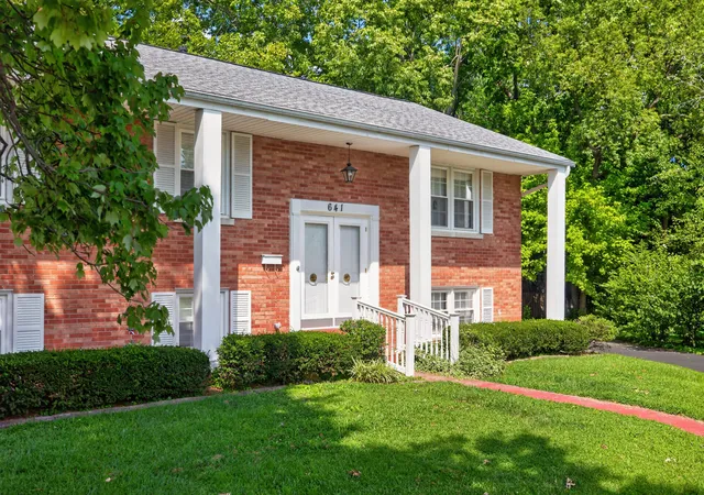 Photo 3 of Single family home for sale at 641 Bellcastle Rd, Lexington, KY 40505 | MLS# 26020710 | Listing updated on 2026-10-19