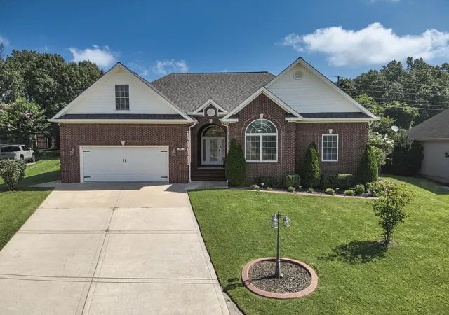 Photo 2 of Sale Pending at 185 Spring Valley Cvs, Paducah, KY 42003 | MLS# 26020799 | Listing updated on 2026-08-22