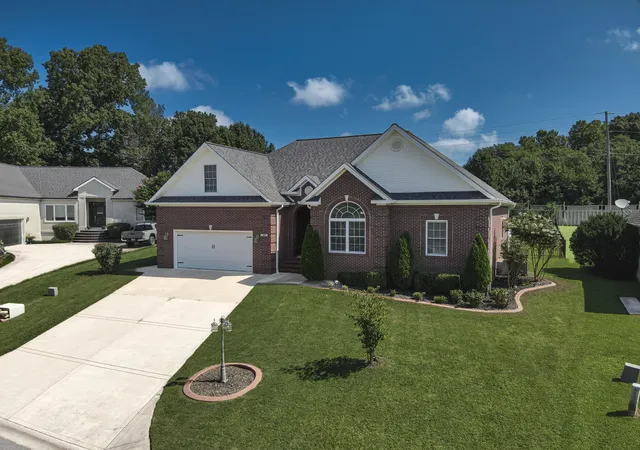 Photo 3 of Sale Pending at 185 Spring Valley Cvs, Paducah, KY 42003 | MLS# 26020799 | Listing updated on 2026-08-22