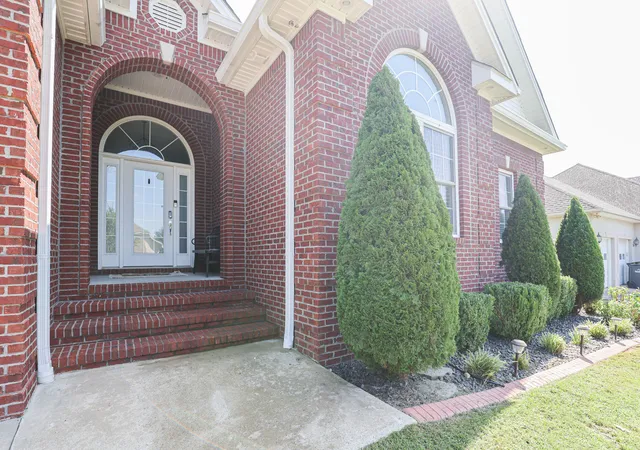 Photo 3 of Sale Pending at 185 Spring Valley Cvs, Paducah, KY 42003 | MLS# 26020799 | Listing updated on 2026-08-22