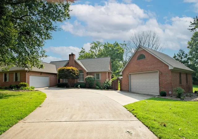 Photo 1 of Sale Pending at 1307 Fleetwood Dr, Murray, KY 42071 | MLS# 26020723 | Listing updated on 2026-09-03