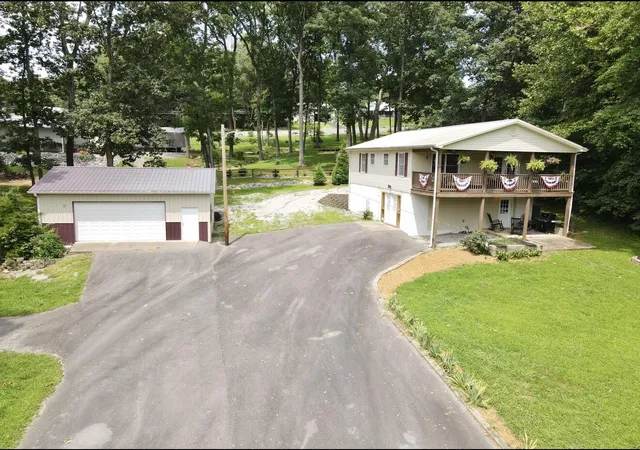Photo 1 of Single family home for sale at 785 Rockcastle Lakeshore Dr, Cadiz, KY 42211 | MLS# 26020852 | Listing updated on 2026-09-04