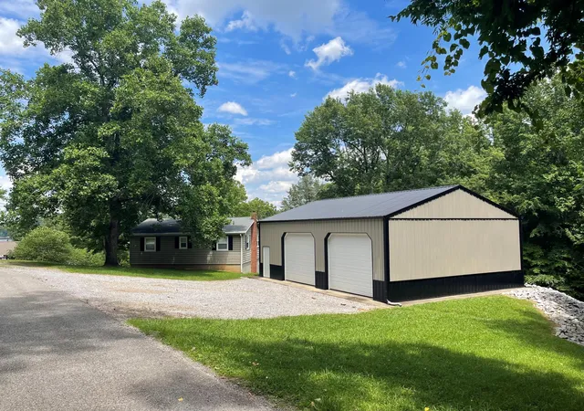 Photo 3 of Single family home for sale at 165 Cedar Point Rd, Cadiz, KY 42211 | MLS# 26020748 | Listing updated on 2026-09-01
