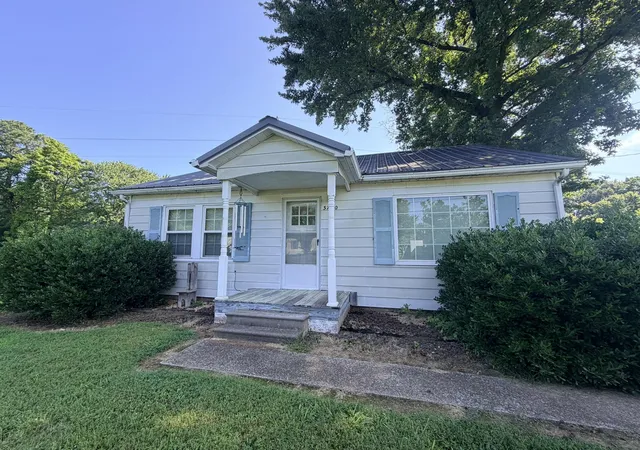 Photo 1 of Sale Pending at 3730 Benton Rd, Paducah, KY 42003 | MLS# 26021558 | Listing updated on 2026-08-29